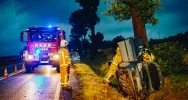 Dachowanie samochodu na "kolanie", trwają poszukiwania kierowcy - zdjęcie 5