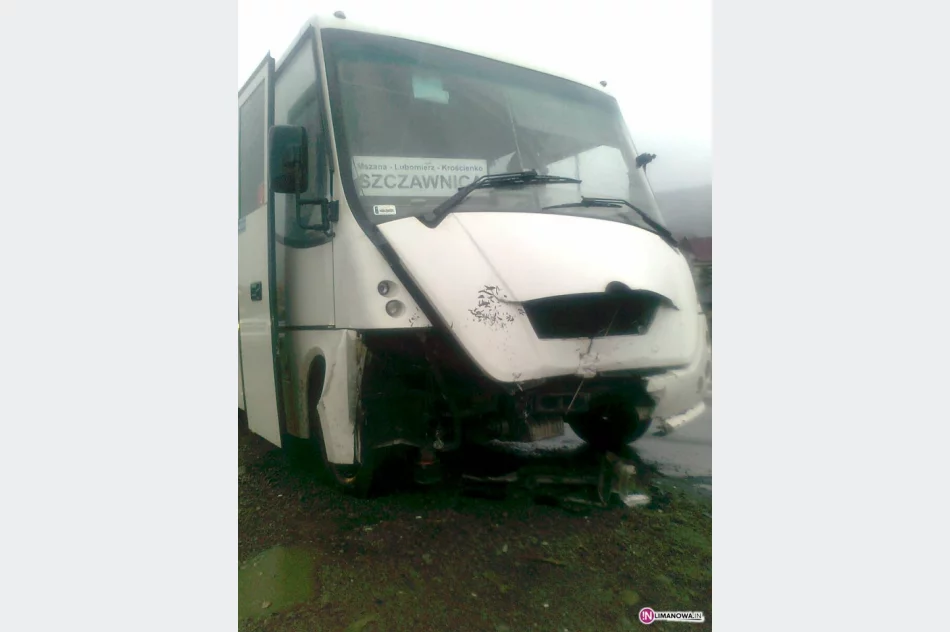 Zderzenie z busem - 7 osób rannych - zdjęcie 3