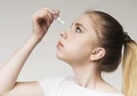 Łzawiące, zaczerwienione oczy - jak sobie z nimi radzić? - zdjęcie główne