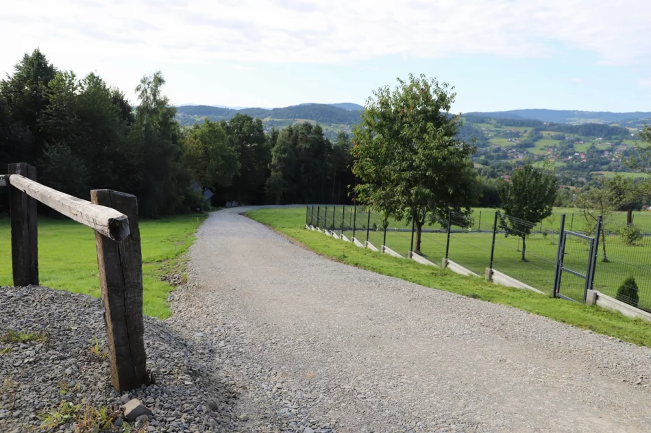 Kolejne drogowe inwestycje na terenie gminy oficjalnie odebrane - zdjęcie 2