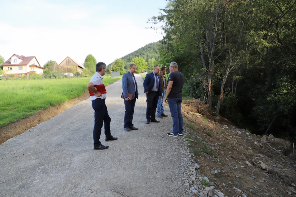 Kolejne drogowe inwestycje na terenie gminy oficjalnie odebrane - zdjęcie 6