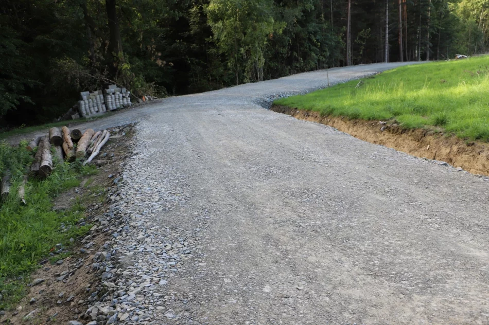 Kolejne drogowe inwestycje na terenie gminy oficjalnie odebrane - zdjęcie 7