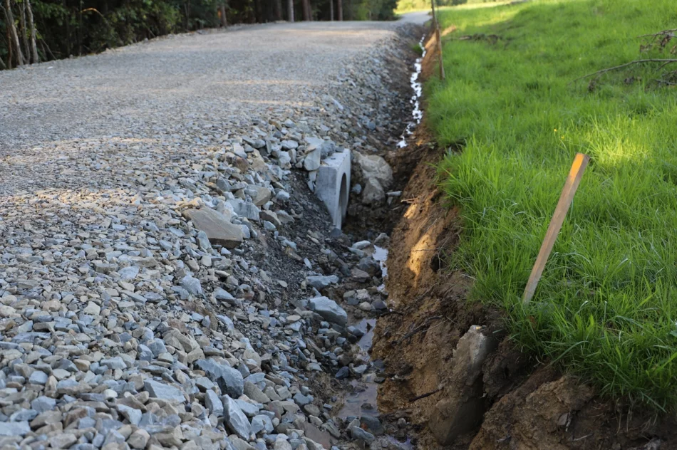 Kolejne drogowe inwestycje na terenie gminy oficjalnie odebrane - zdjęcie 8