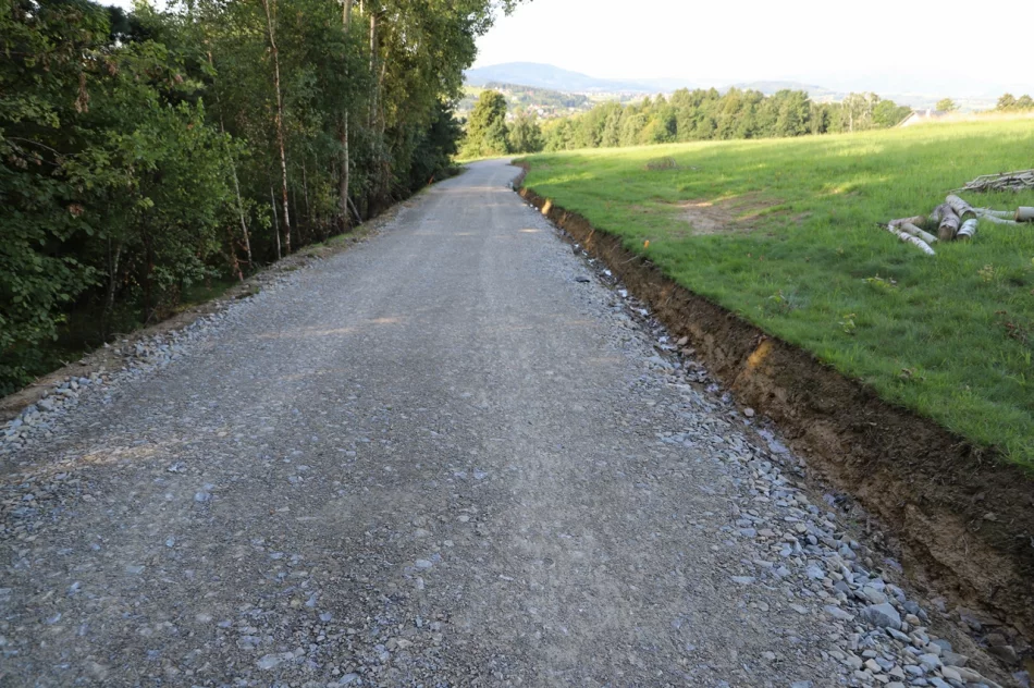 Kolejne drogowe inwestycje na terenie gminy oficjalnie odebrane - zdjęcie 9