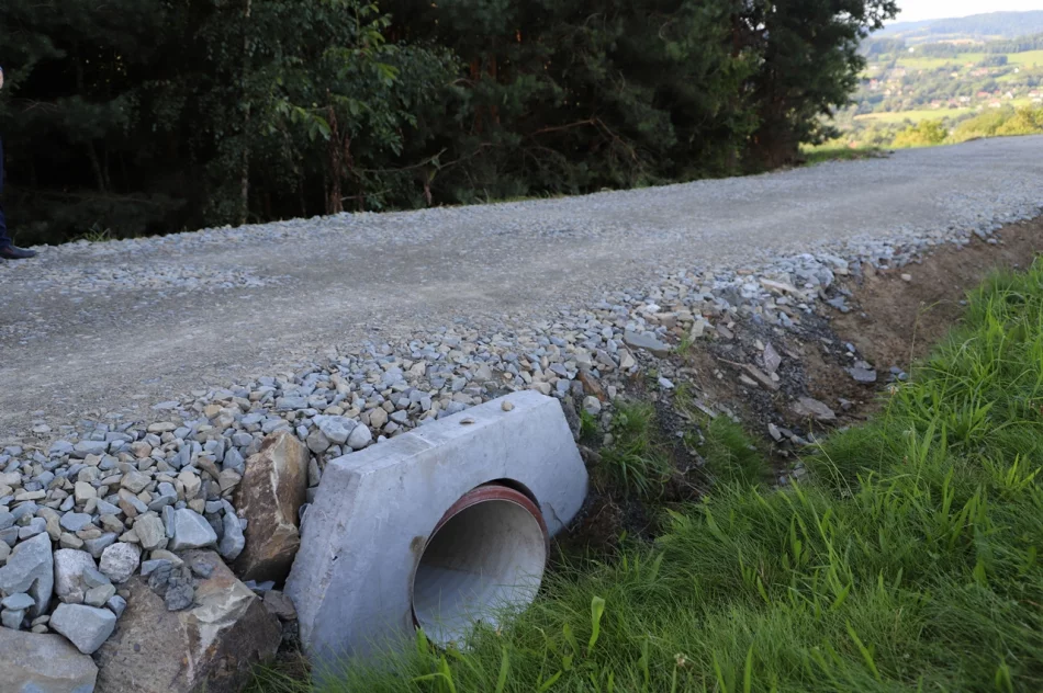 Kolejne drogowe inwestycje na terenie gminy oficjalnie odebrane - zdjęcie 10