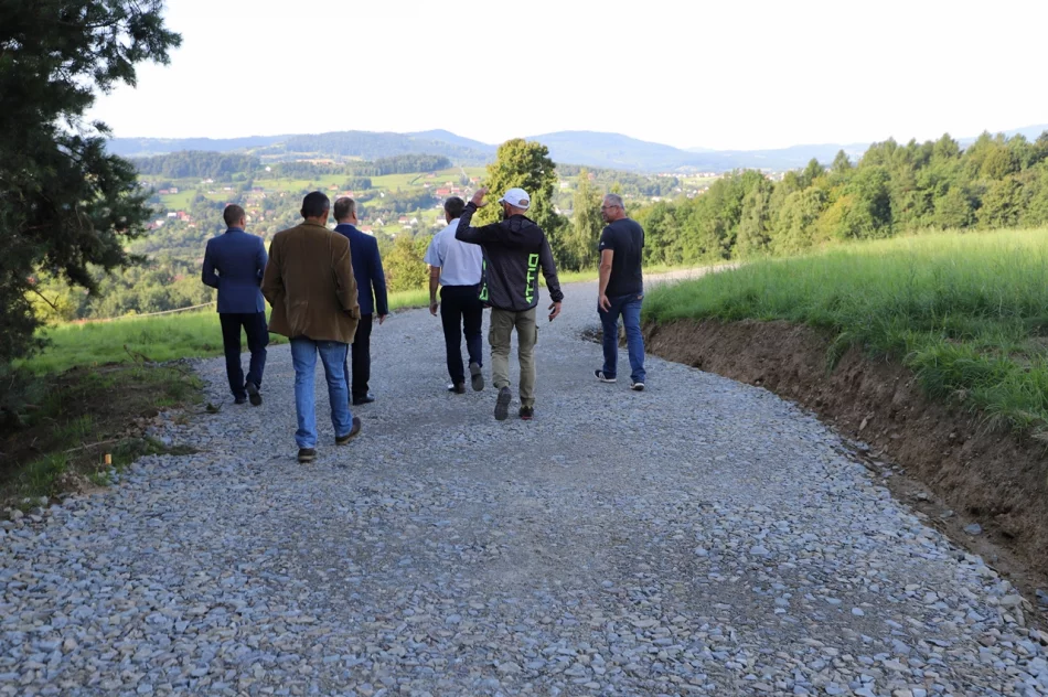 Kolejne drogowe inwestycje na terenie gminy oficjalnie odebrane - zdjęcie 11