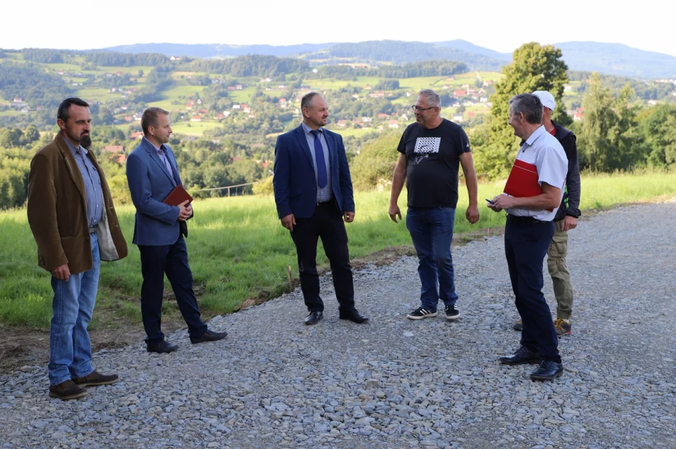 Kolejne drogowe inwestycje na terenie gminy oficjalnie odebrane - zdjęcie 12