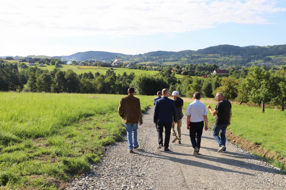 Kolejne drogowe inwestycje na terenie gminy oficjalnie odebrane - zdjęcie 13