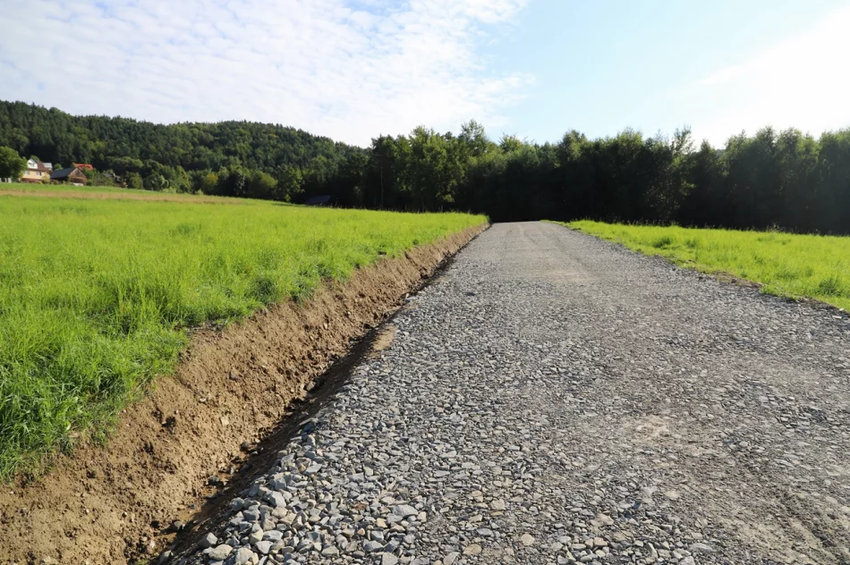 Kolejne drogowe inwestycje na terenie gminy oficjalnie odebrane - zdjęcie 15