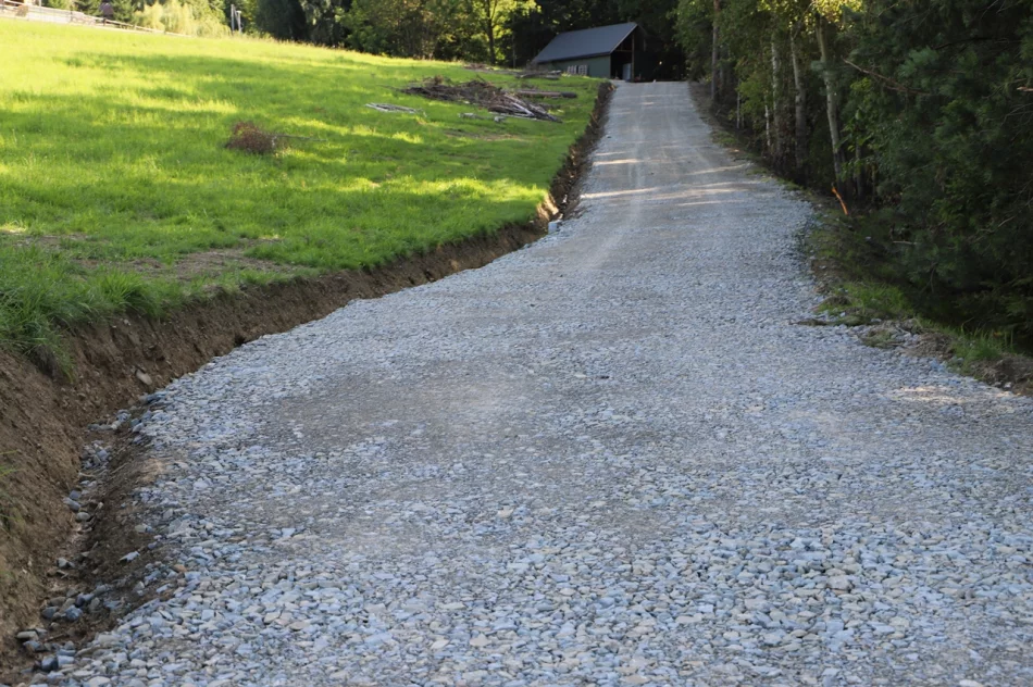 Kolejne drogowe inwestycje na terenie gminy oficjalnie odebrane - zdjęcie 16