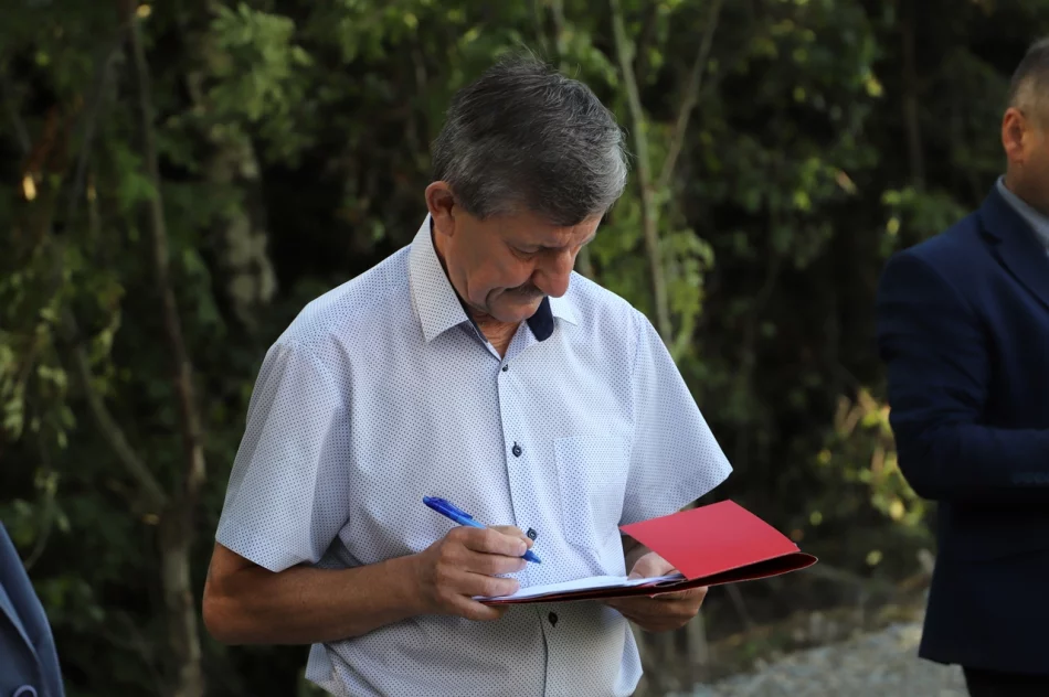 Kolejne drogowe inwestycje na terenie gminy oficjalnie odebrane - zdjęcie 17