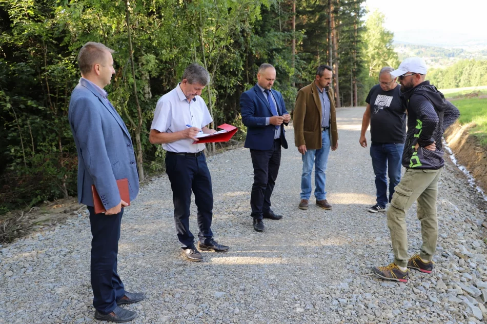 Kolejne drogowe inwestycje na terenie gminy oficjalnie odebrane - zdjęcie 18