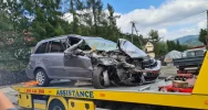 Czołowe zderzenie osobówki z samochodem dostawczym - zdjęcie 3