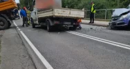 Czołowe zderzenie osobówki z samochodem dostawczym - zdjęcie 4