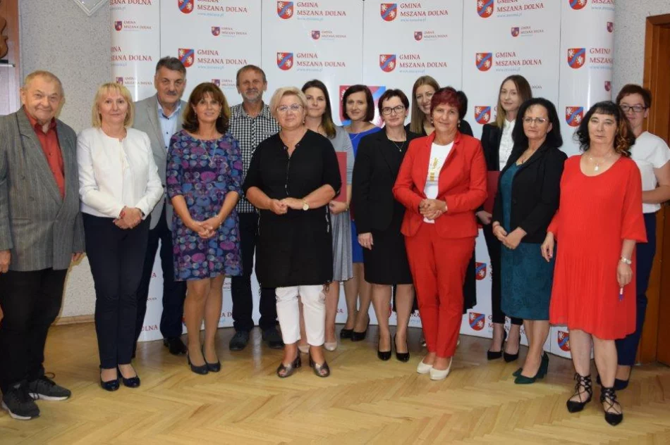 Wakacyjne awanse zawodowe gminnych nauczycieli - zdjęcie 2