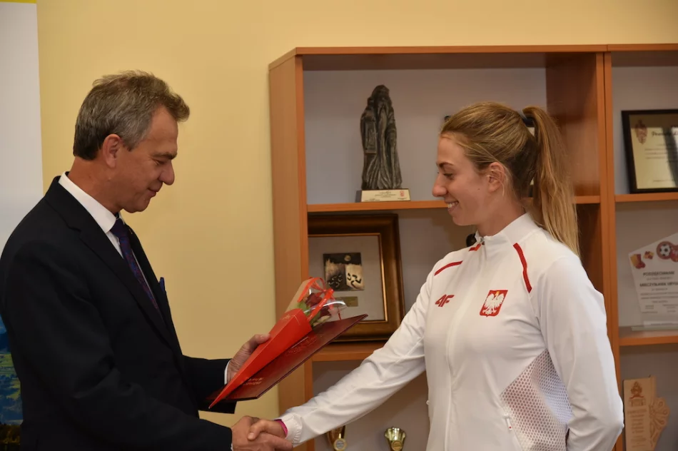 Władze samorządu zaprosiły olimpijkę - zdjęcie 2