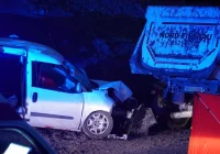 Nie żyje 50-letni kierowca, jeden z pasażerów walczy o życie - zdjęcie główne