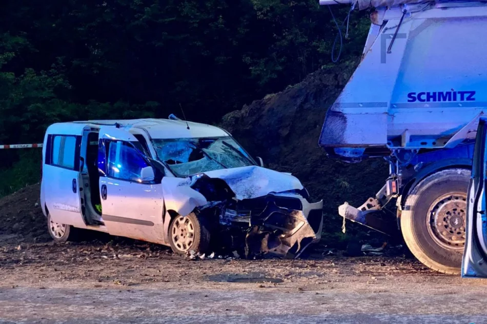 Nie żyje 50-letni kierowca, jeden z pasażerów walczy o życie - zdjęcie 2