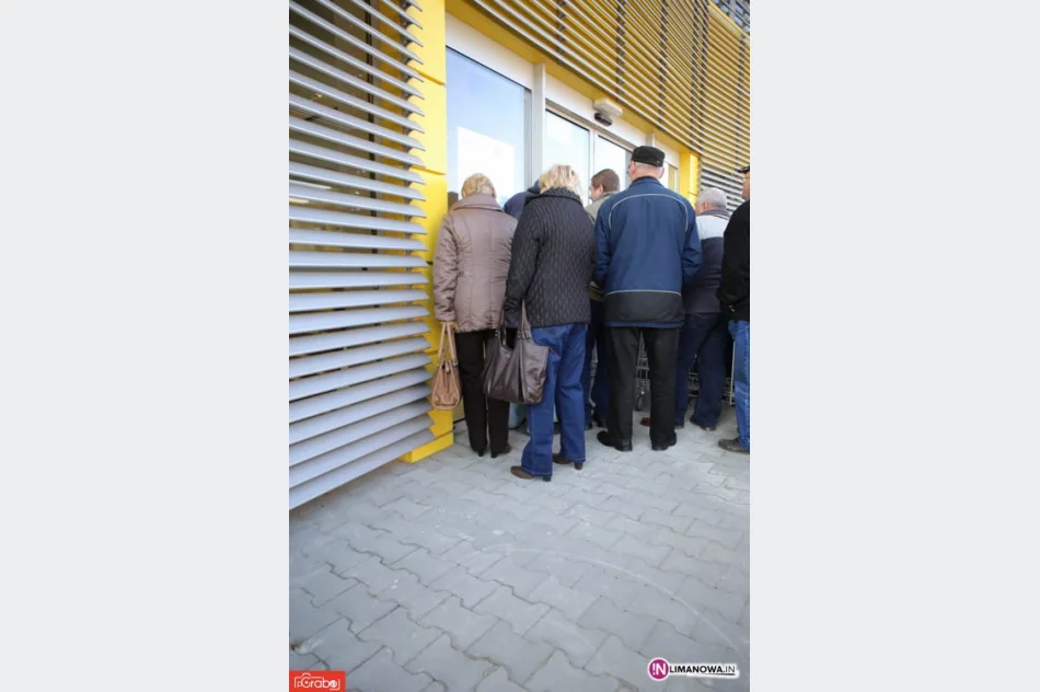 Tłumy i korki na otwarciu marketu - zdjęcie 3