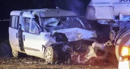 Samochód zjechał na pobocze i uderzył w naczepę. 50-latek zmarł, 23-latek walczy o życie - zdjęcie 3