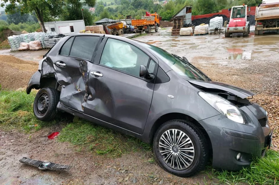 Zderzenie 3 aut na drodze wojewódzkiej - zdjęcie 2