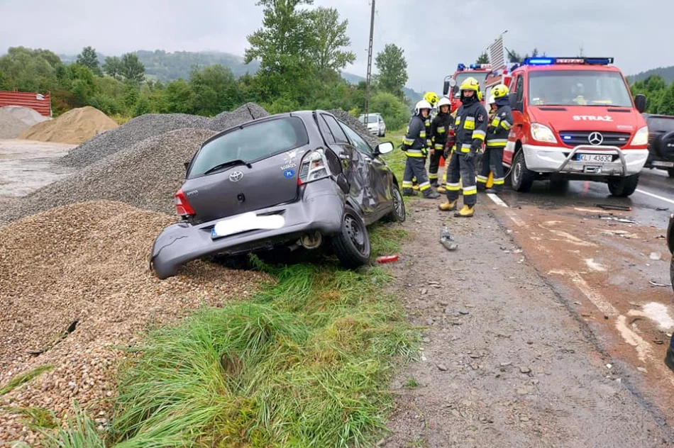 Zderzenie 3 aut na drodze wojewódzkiej - zdjęcie 3