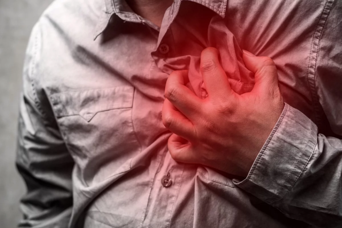Szczepienia na COVID-19 powodują wzrost ryzyka zawału serca?