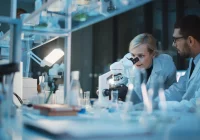 Uniwersalny lek na COVID-19 okiem eksperta - zdjęcie główne