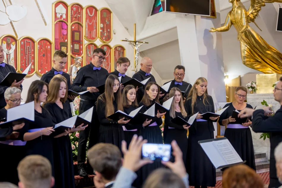 W hołdzie Matce Pocieszenia - LimaNovum na Pasierbcu - zdjęcie 10