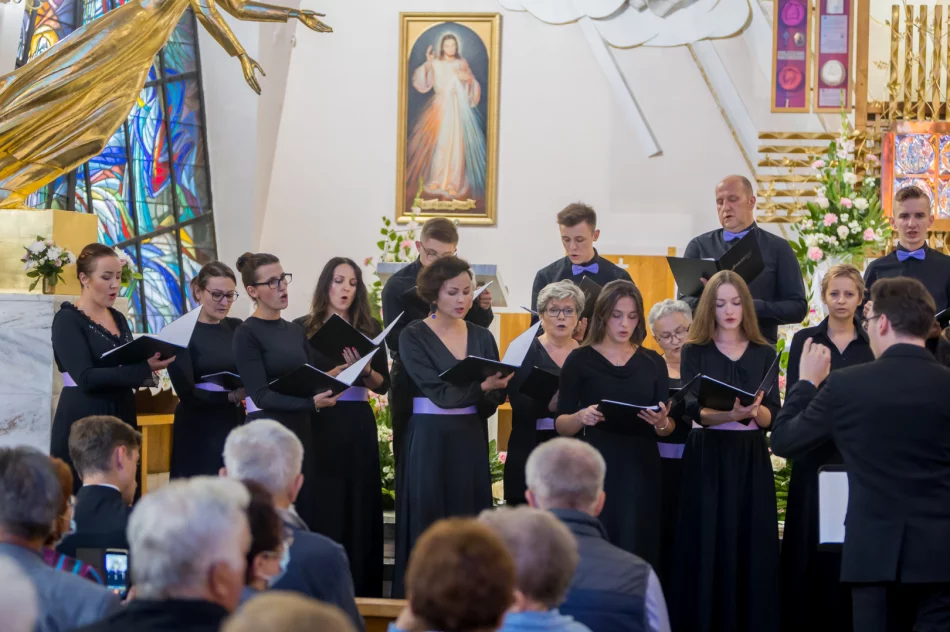 W hołdzie Matce Pocieszenia - LimaNovum na Pasierbcu - zdjęcie 12