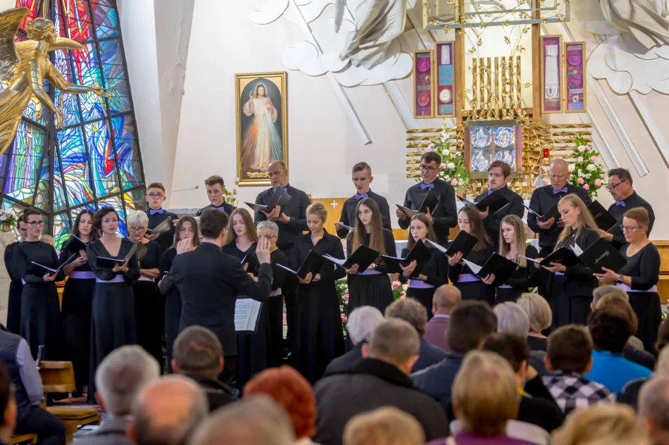 W hołdzie Matce Pocieszenia - LimaNovum na Pasierbcu - zdjęcie 15