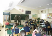 Strzelcy w Szkole Podstawowej - zdjęcie główne