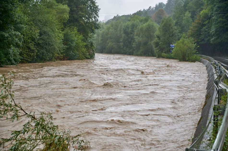 Nowe dane ze stacji meteo. Prognoza pogody na środę - wieczorem przestanie padać - zdjęcie 8