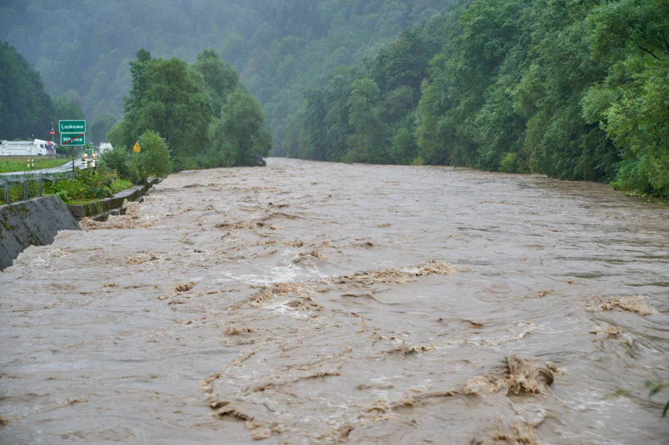 Nowe dane ze stacji meteo. Prognoza pogody na środę - wieczorem przestanie padać - zdjęcie 9