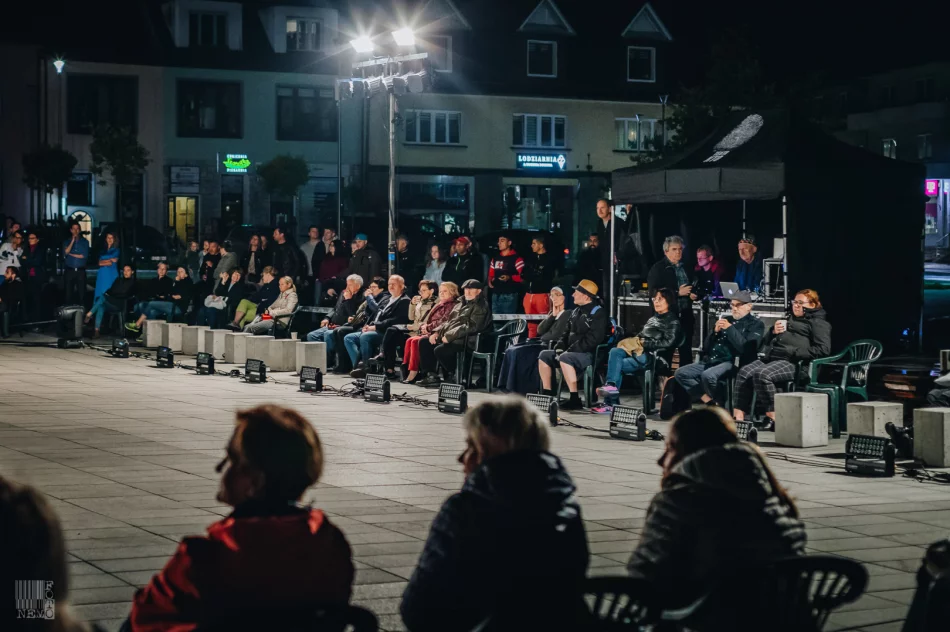 Plenerowe widowisko przyciągnęło publiczność na rynek - zdjęcie 3
