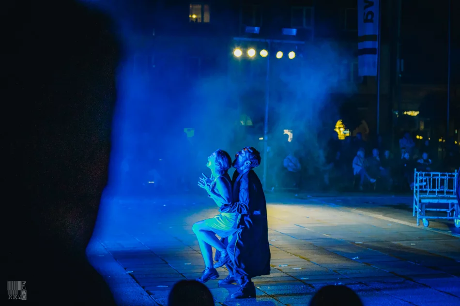 Plenerowe widowisko przyciągnęło publiczność na rynek - zdjęcie 9