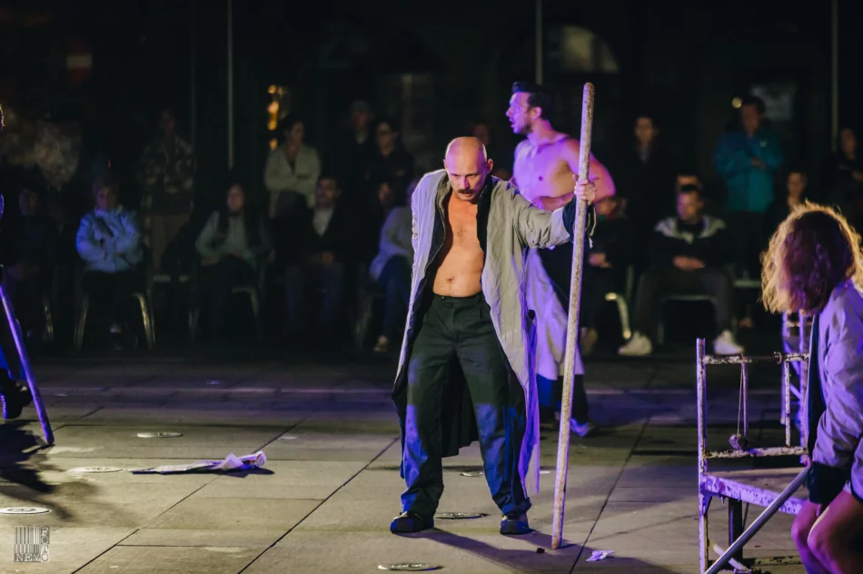 Plenerowe widowisko przyciągnęło publiczność na rynek - zdjęcie 16