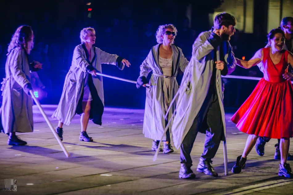 Plenerowe widowisko przyciągnęło publiczność na rynek - zdjęcie 18