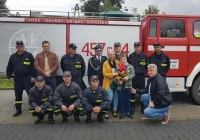 Druhowie z OSP Pisarzowa przekazali nakrętki potrzebującemu chłopcu - zdjęcie główne