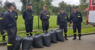 Druhowie z OSP Pisarzowa przekazali nakrętki potrzebującemu chłopcu - zdjęcie 4