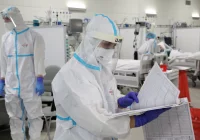 285 nowych zakażeń, zmarło pięć osób z COVID-19. Wg prognoz w drugiej połowie września - tysiąc zakażeń koronawirusem dziennie - zdjęcie główne