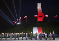 Rocznica wybuchu II wojny światowej. Premier: Polacy bili się o lepszy świat, wolną ojczyznę i Europę - zdjęcie główne