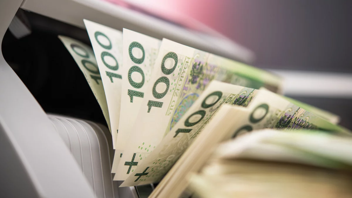 Znalazł przy bankomacie ponad 3 tys. zł. Pieniądze wróciły do właściciela