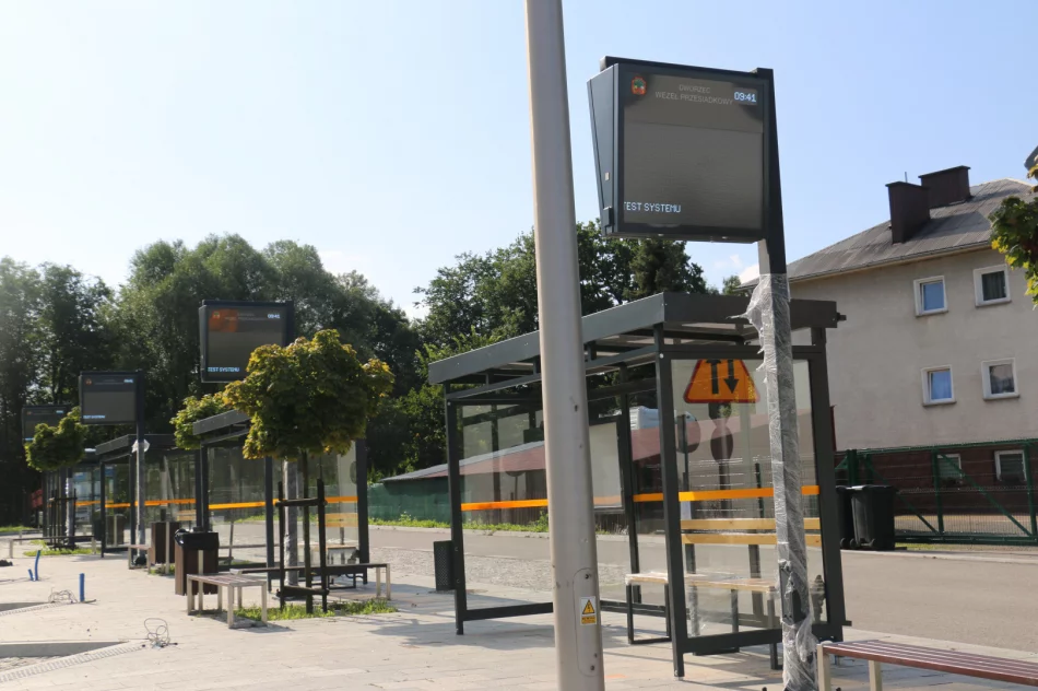 Na terenie miasta powstają nowoczesne wiaty przystankowe - zdjęcie 4