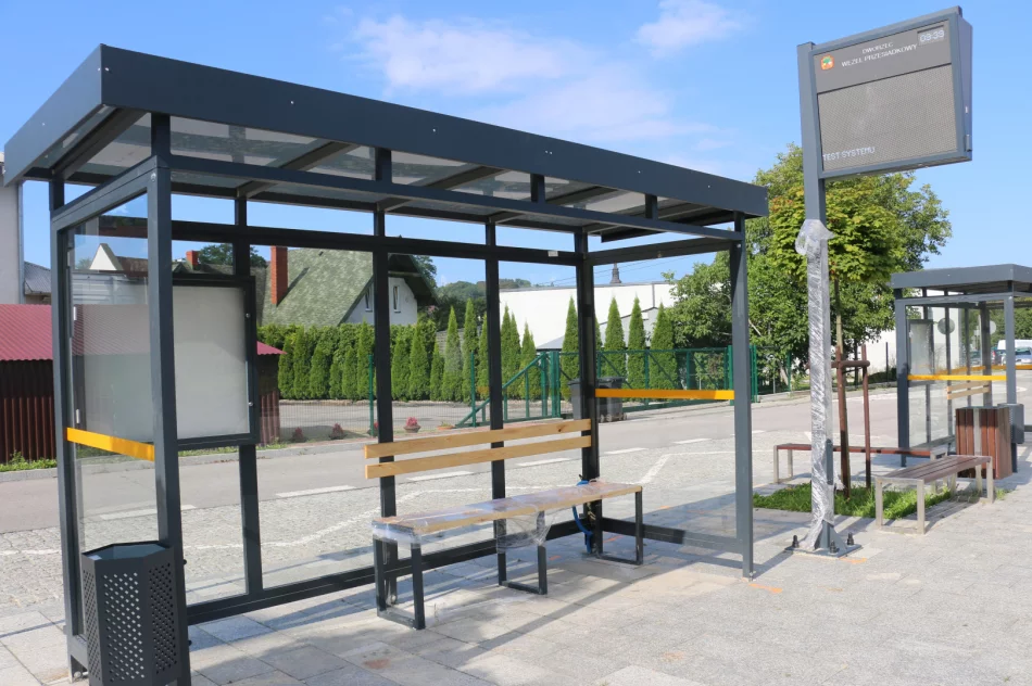 Na terenie miasta powstają nowoczesne wiaty przystankowe - zdjęcie 7