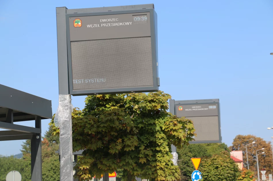 Na terenie miasta powstają nowoczesne wiaty przystankowe - zdjęcie 9
