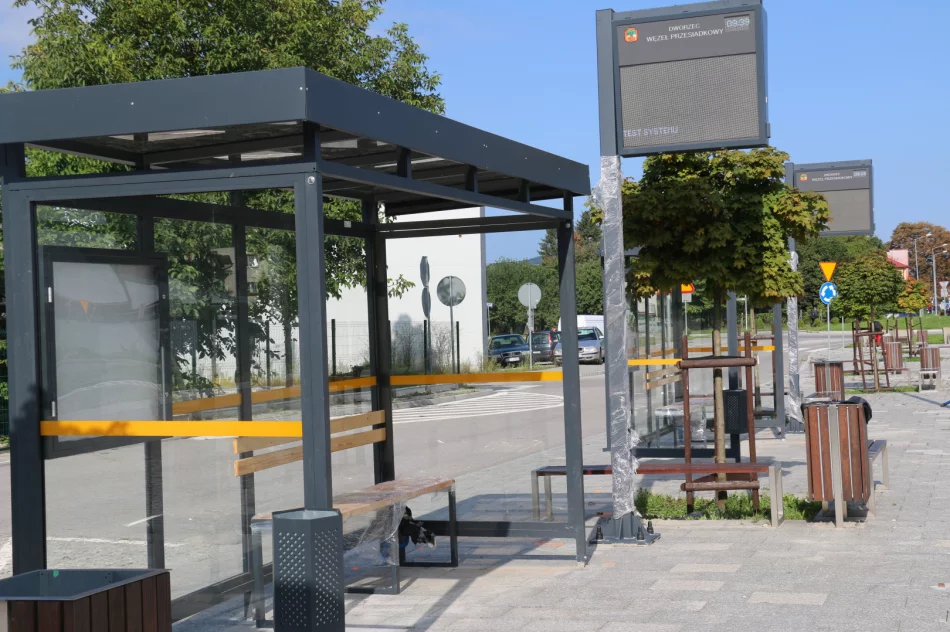 Na terenie miasta powstają nowoczesne wiaty przystankowe - zdjęcie 10