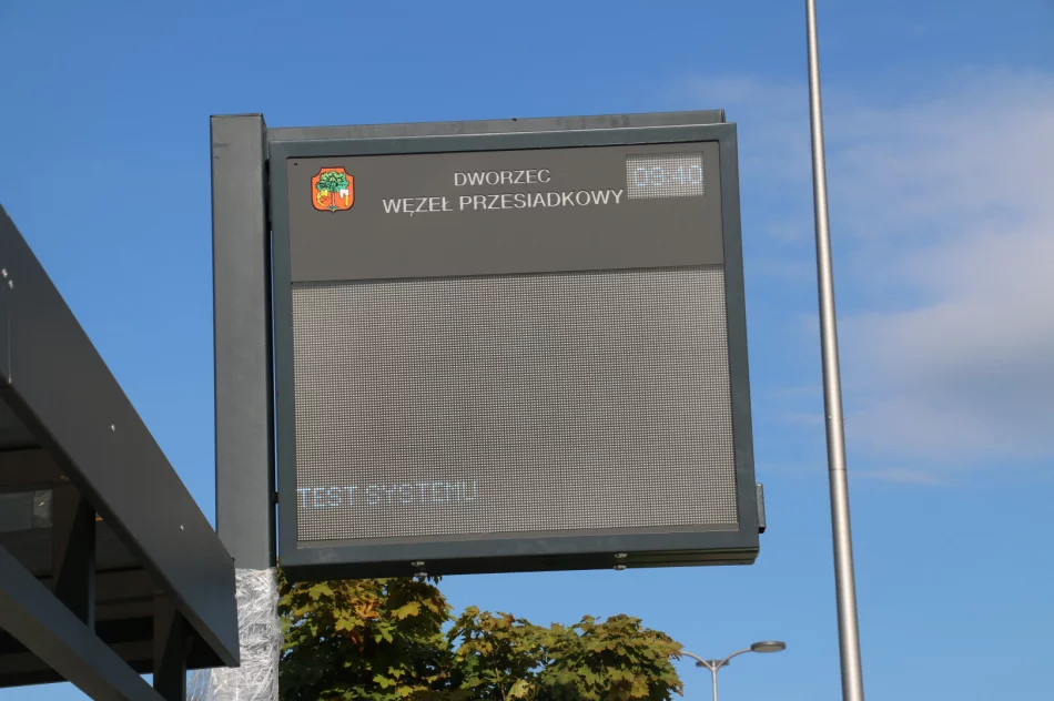 Na terenie miasta powstają nowoczesne wiaty przystankowe - zdjęcie 12