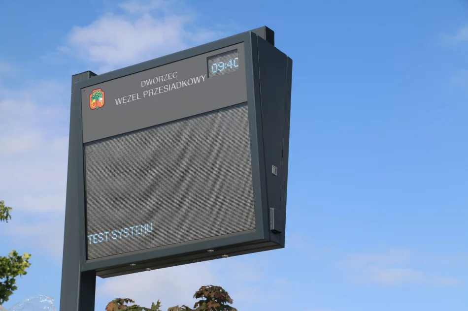 Na terenie miasta powstają nowoczesne wiaty przystankowe - zdjęcie 14