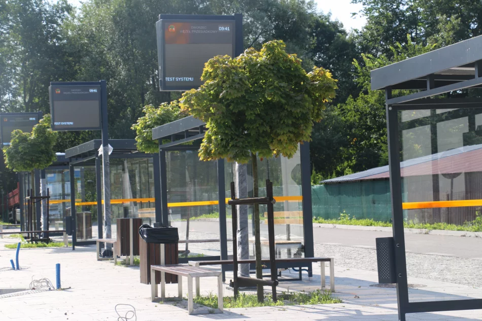 Na terenie miasta powstają nowoczesne wiaty przystankowe - zdjęcie 15